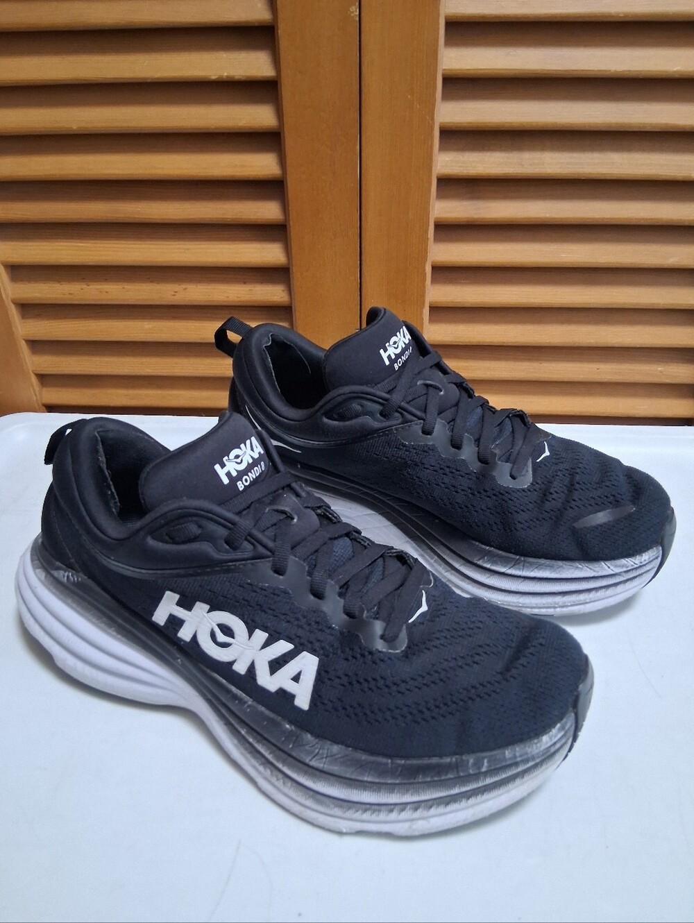Hoka Mens Bondi 8 Running Shoe - Black/White * Size: 8.5